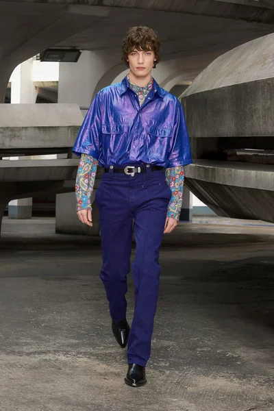 Look 19